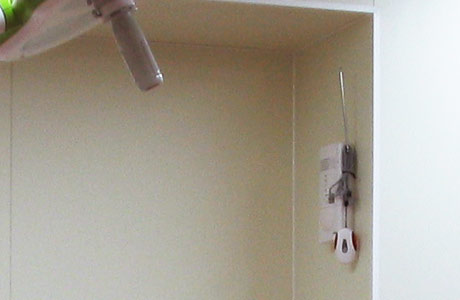 産婦人科クリニック向けにシステムを拡張したナースコールペンダント型送信機