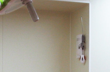 産婦人科クリニック向けにシステムを拡張したナースコールペンダント型送信機