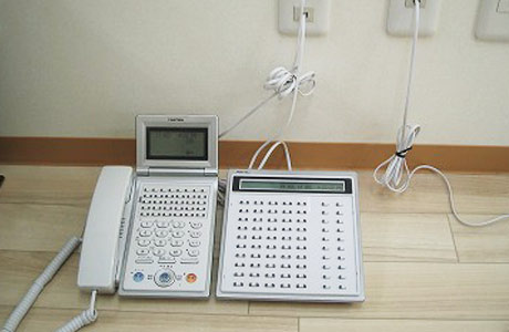 住宅型有料老人ホーム向け簡易表示機付きハンディナースコールシステム簡易表示機と電話機
